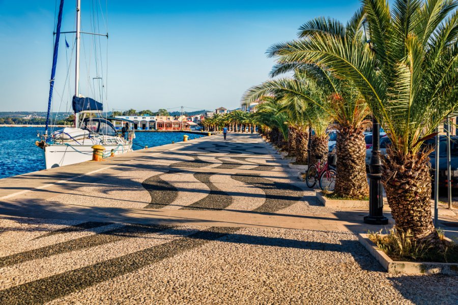 Promenade en front de mer, Argostoli. Andrew Mayovskyy - Shutterstock.com