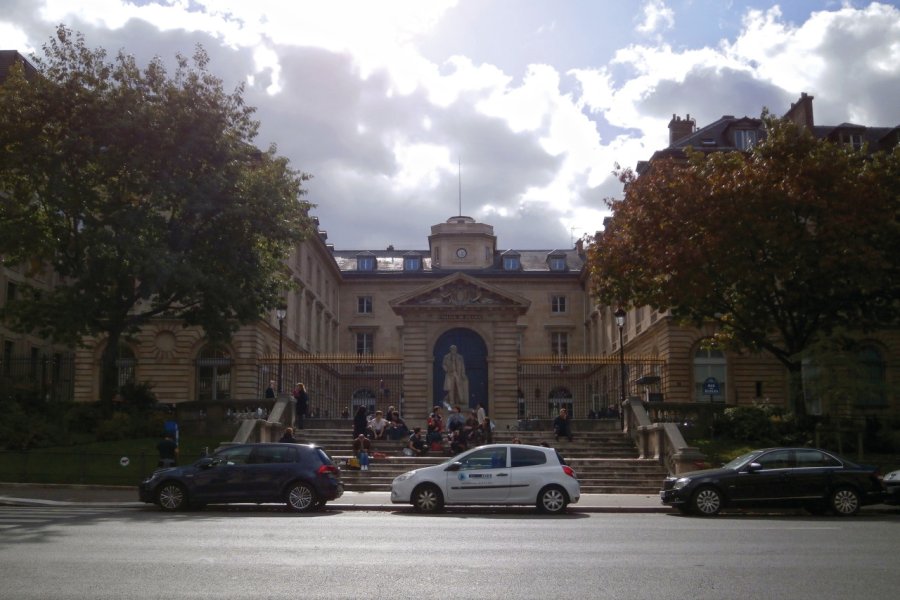 LE COLLÈGE DE FRANCE
