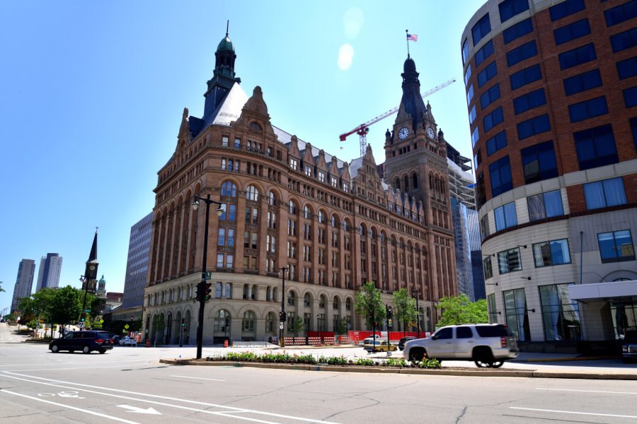 MILWAUKEE CITY HALL