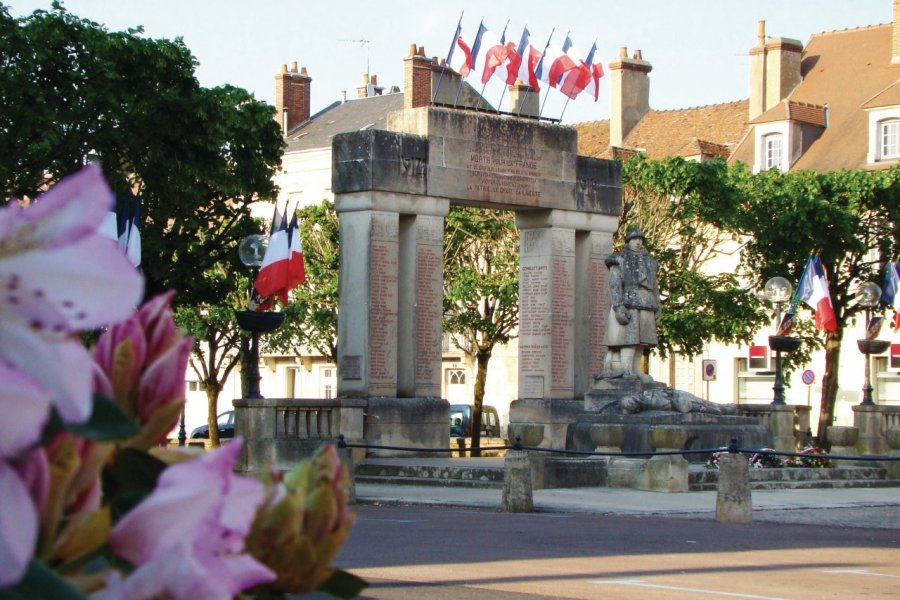 Le Monument aux morts d'Avallon. Julia Valentin