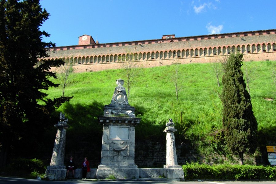 Remparts de Volterra. Picsofitalia.com