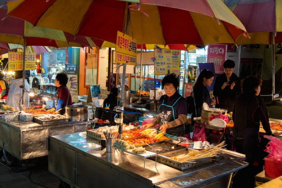 Street food à Busan. 2p2play - Shutterstcok.com