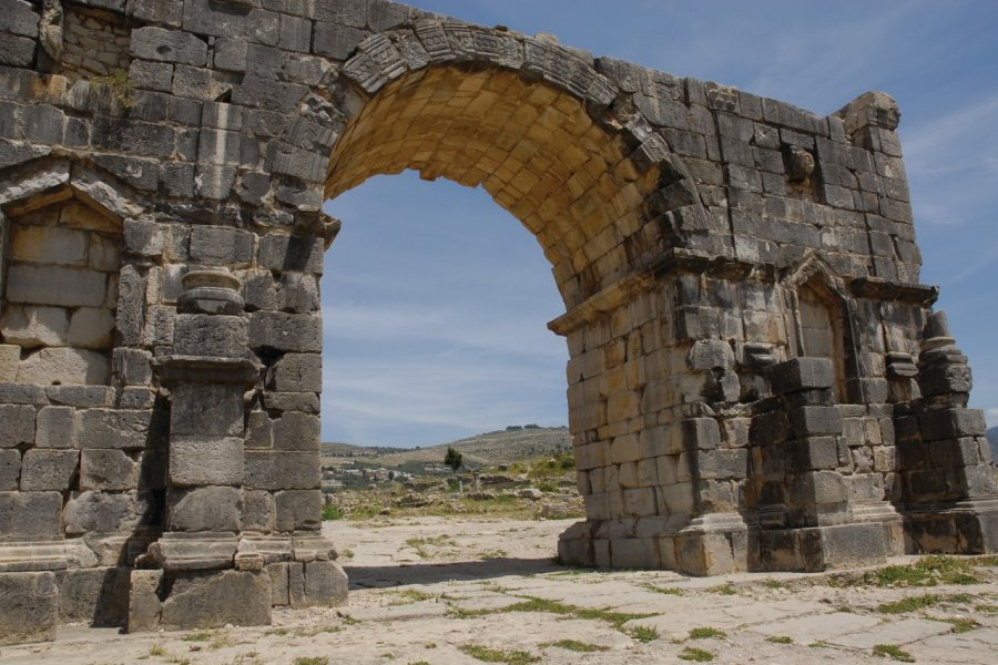 Les premiers édifices, d'origine punique, dateraient du IIIème siècle avant JC. Fin IIème siècle après JC, période d'annexion romaine. Sylvie Ligon