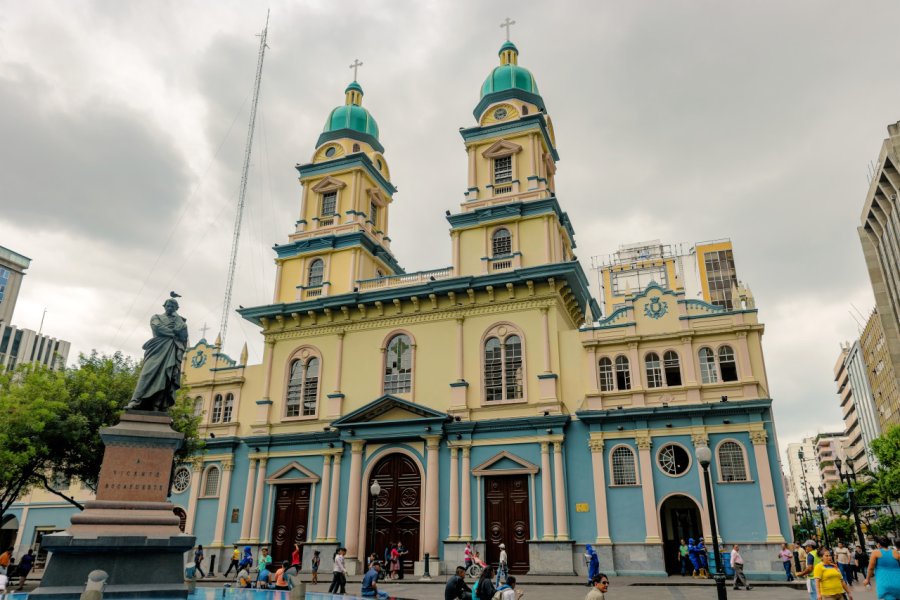 ÉGLISE ET PLACE DE SAN FRANCISCO