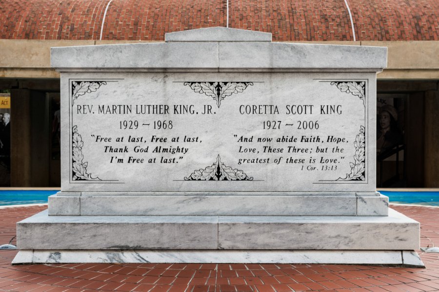 THE KING CENTER & DR. MARTIN LUTHER KING JR TOMB