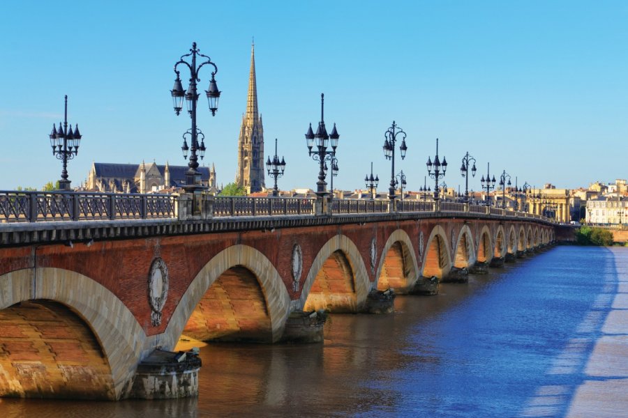 Le pont de pierre, Bordeaux. MartinM303 - iStockphoto