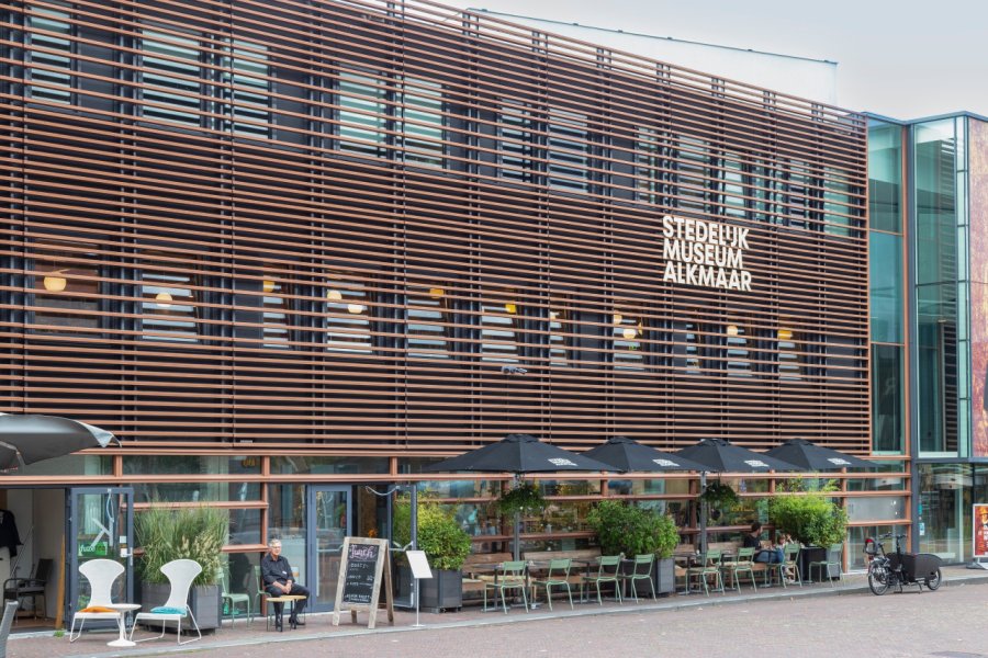 STEDELIJK MUSEUM - MUSÉE MUNICIPAL