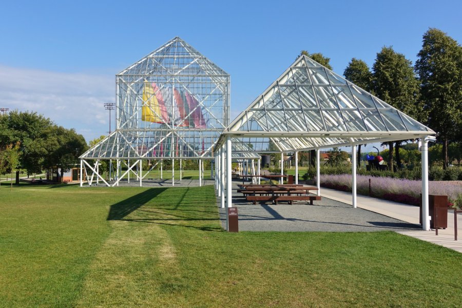 WALKER ART CENTER