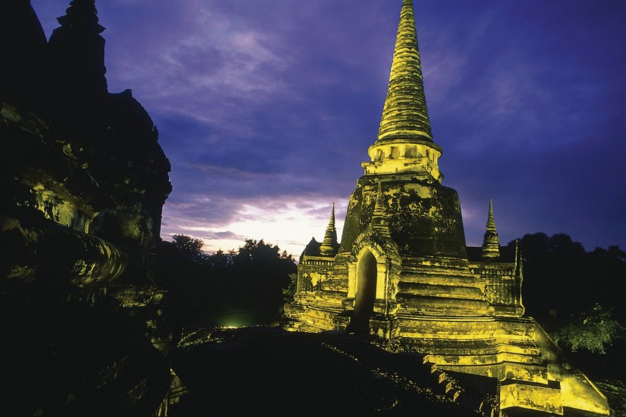 Wat Phra Ram au crépuscule. Yukiko Yamanote - Iconotec