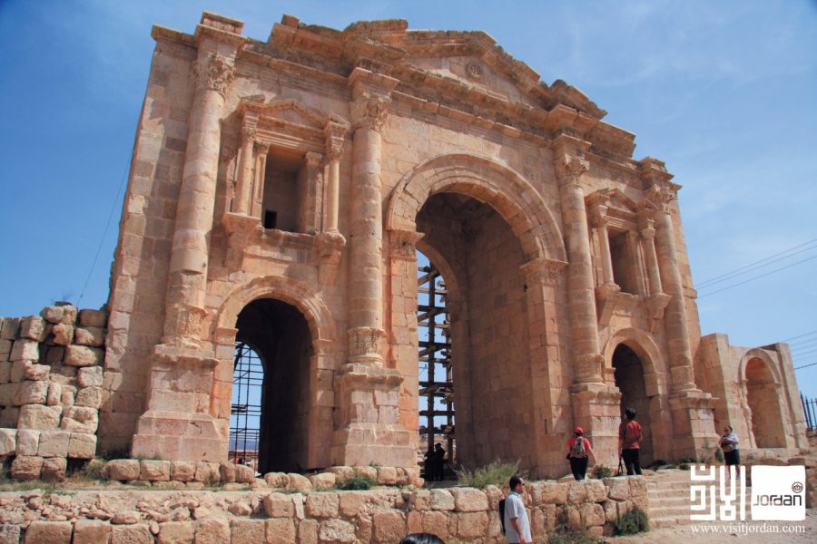 Arc d'Hadrien. Visit Jordan