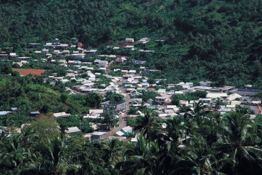 Le petit village de M'tsangadoua. Stéphan SZEREMETA