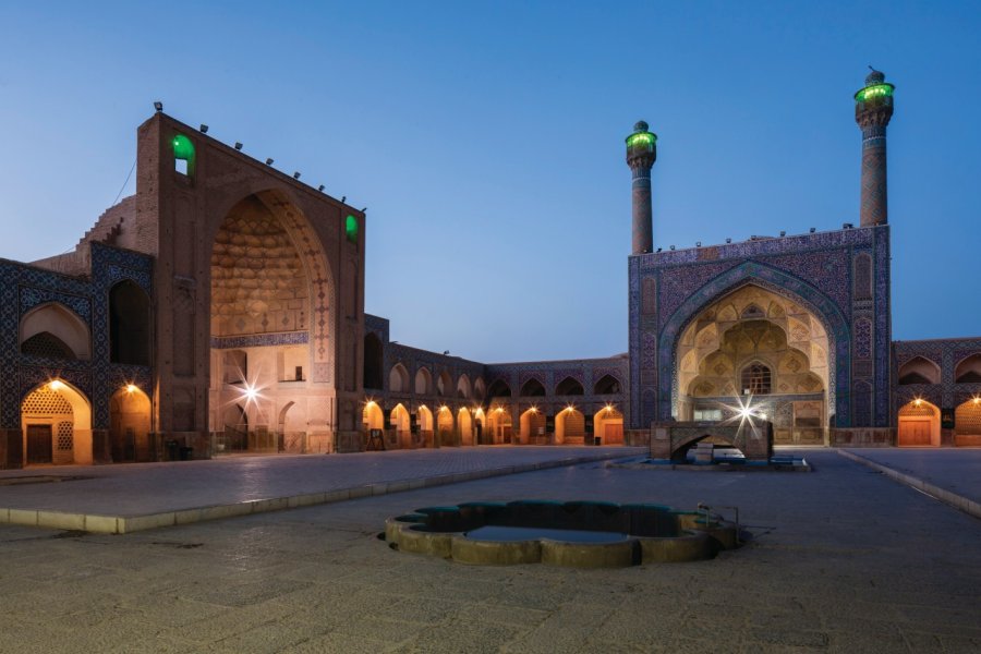 La cour d'une mosquée à Ispahan. Jeremy Woodhouse