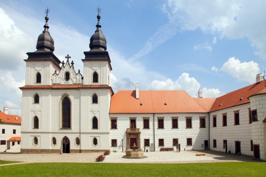 CHÂTEAU-MONASTÈRE DE TŘEBÍČ ET SES MUSÉES