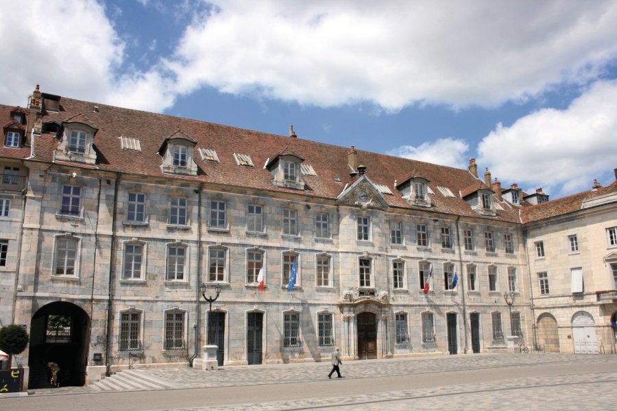 Le conservatoire de Besançon sur la place de la Révolution Brunoh - Fotolia