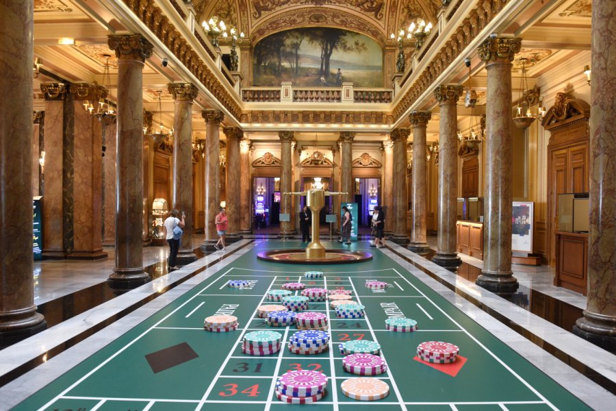 Casino de Monaco Bumble Dee - Shutterstock.com