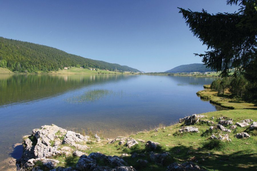 Le lac des Rousses Alexis BORG - Fotolia