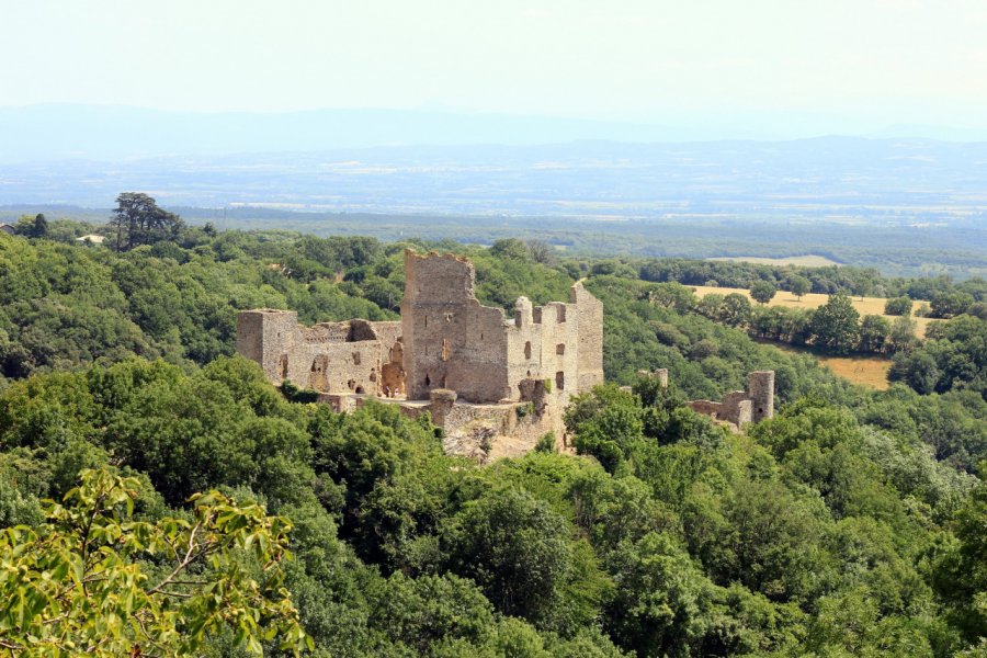 Le château de Saissac. Timbobaggins - Shutterstock.com