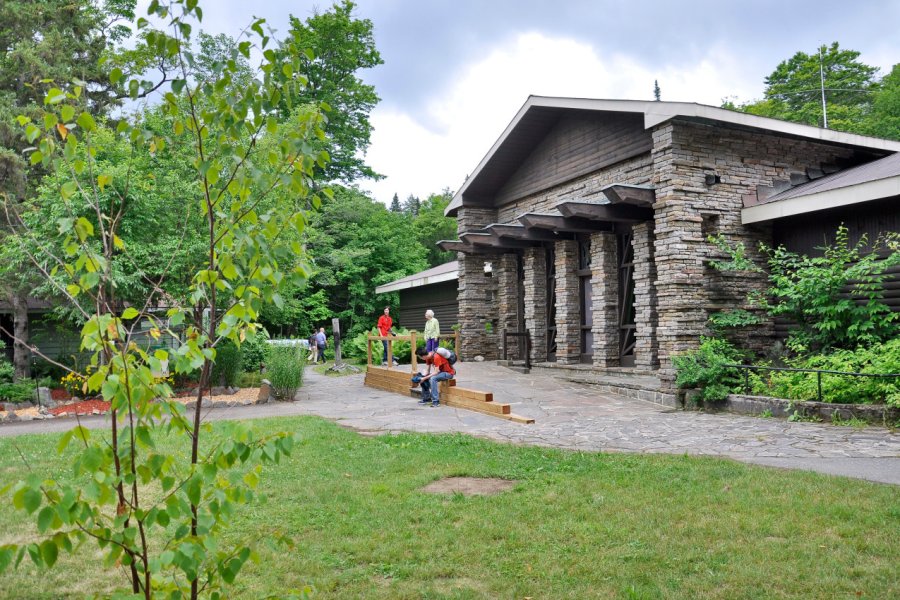 ALGONQUIN ART CENTRE