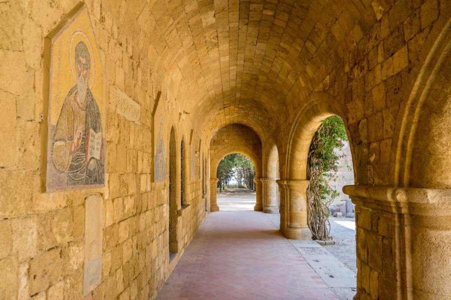 Monastère datant du 15ème siècle sur le Mont Philerimos. ian woolcock - Shutterstock.com
