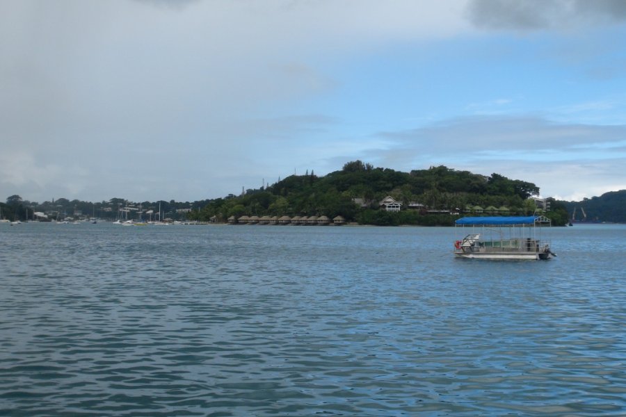 Vue sur Iririki depuis le centre-ville de Port-Vila. Harold BOGROS