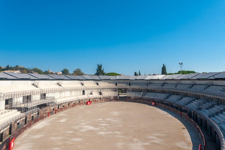 AMPHITHÉÂTRE ROMAIN OU ARÈNES