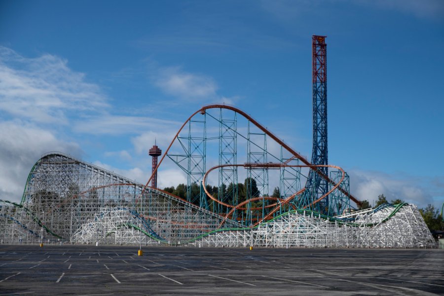 SIX FLAGS MAGIC MOUNTAIN