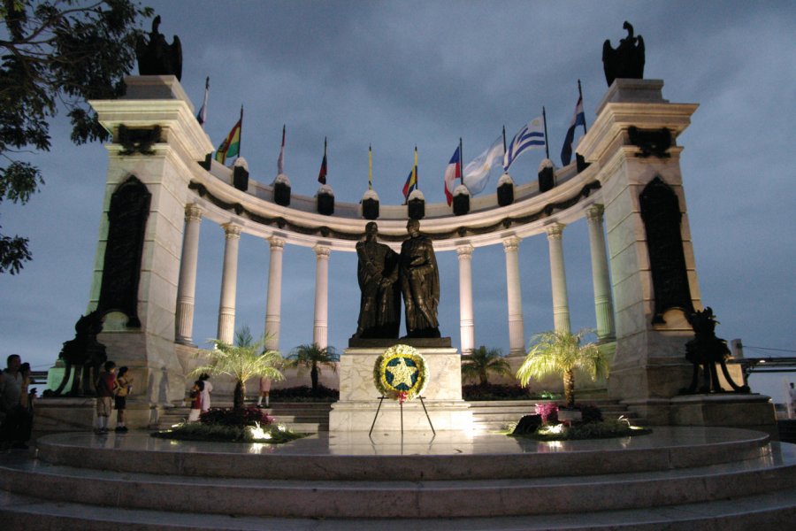 La Rotonda, monument immortalisant la rencontre entre Simón Bolívar et San Martín, libérateurs de l'Amérique latine. Stéphan SZEREMETA