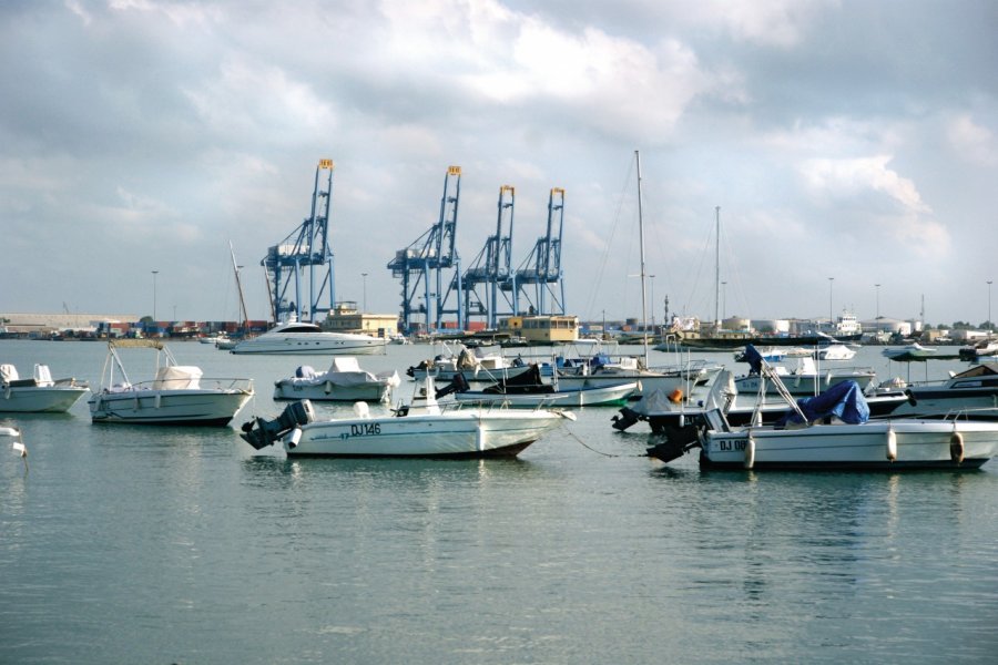 Le port de Djibouti, l'Escale et la Marina. Eyerusalem ABERA