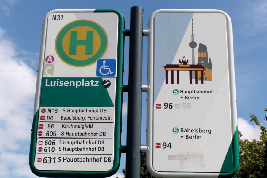 Panneaux de bus et tramway à Potsdam Stéphan SZEREMETA