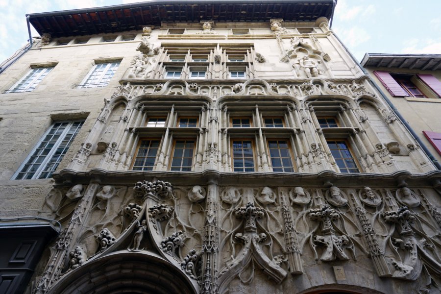 MAISON DES TÊTES
