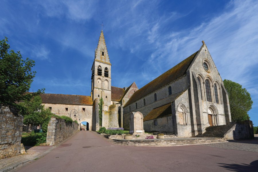 ÉGLISE ABBATIALE SAINT-PIERRE-ET-SAINT-PAUL