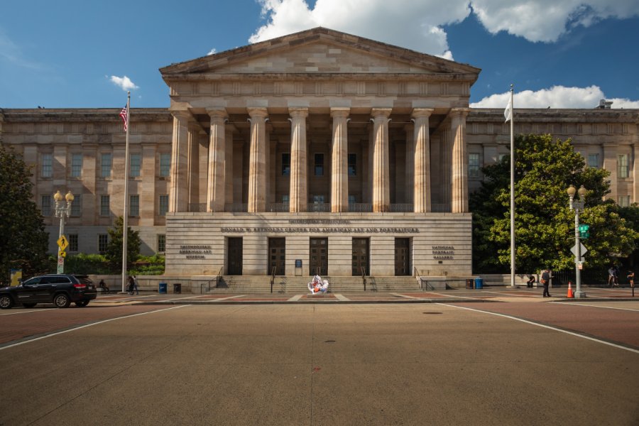 SMITHSONIAN AMERICAN ART MUSEUM
