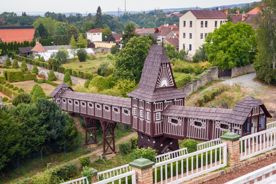 CHÂTEAU (ZÁMEK)