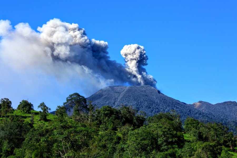 Volcan de Turrialba. Tanguy de Saint-Cyr - Shutterstock.com