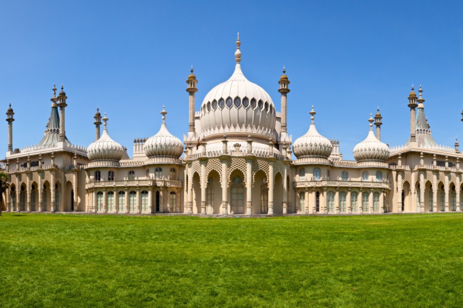 BRIGHTON PAVILION (ROYAL PAVILION) AND GARDEN