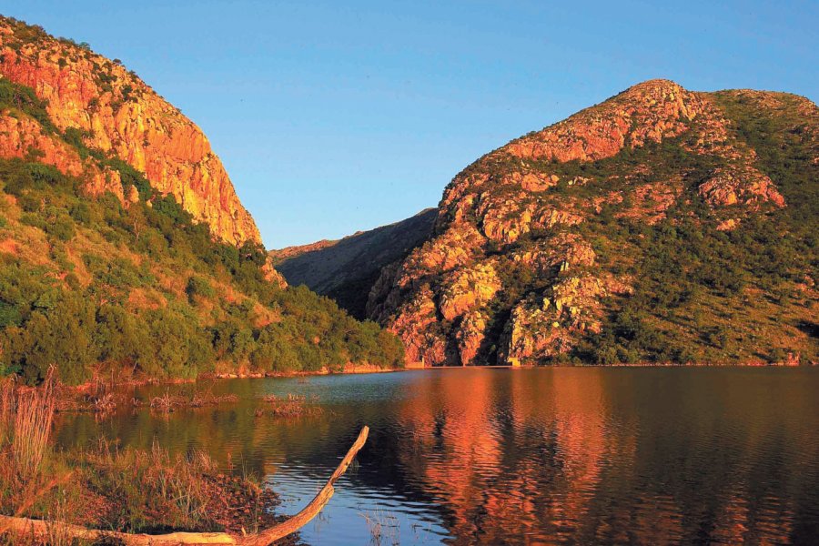 Olifants Nek Dam près de Rustenburg South African Tourism