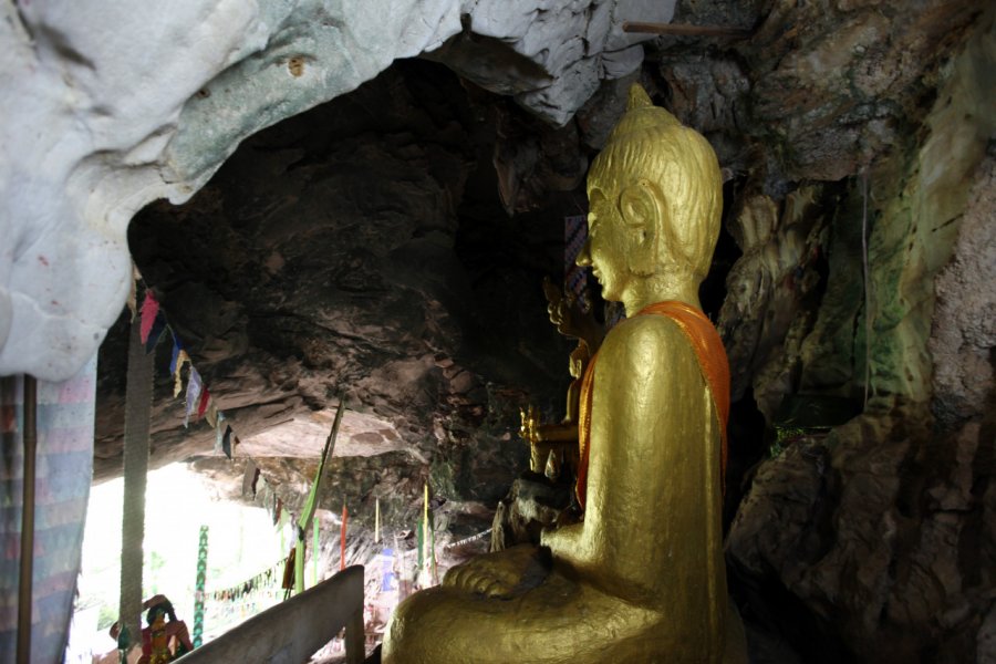 THAM PHA BAN THAM (ELEPHANT CAVE)