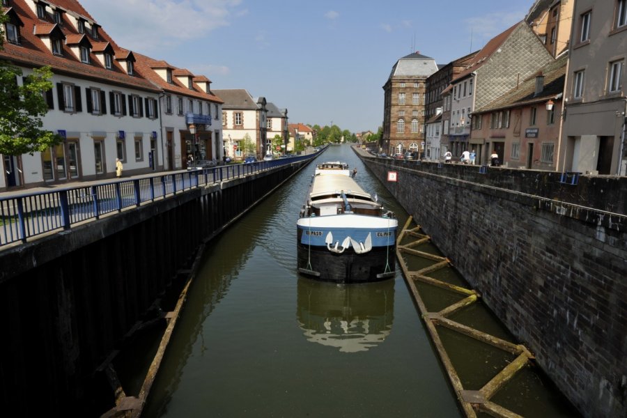 Canal de la Marne au Rhin Bluesky6867 - Fotolia