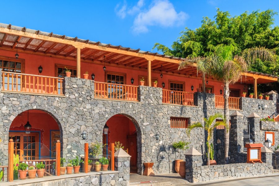 Bâtiment colonial dans la ville de Costa Adeje, Tenerife. Pawel Kazmierczak - Shutterstock.com