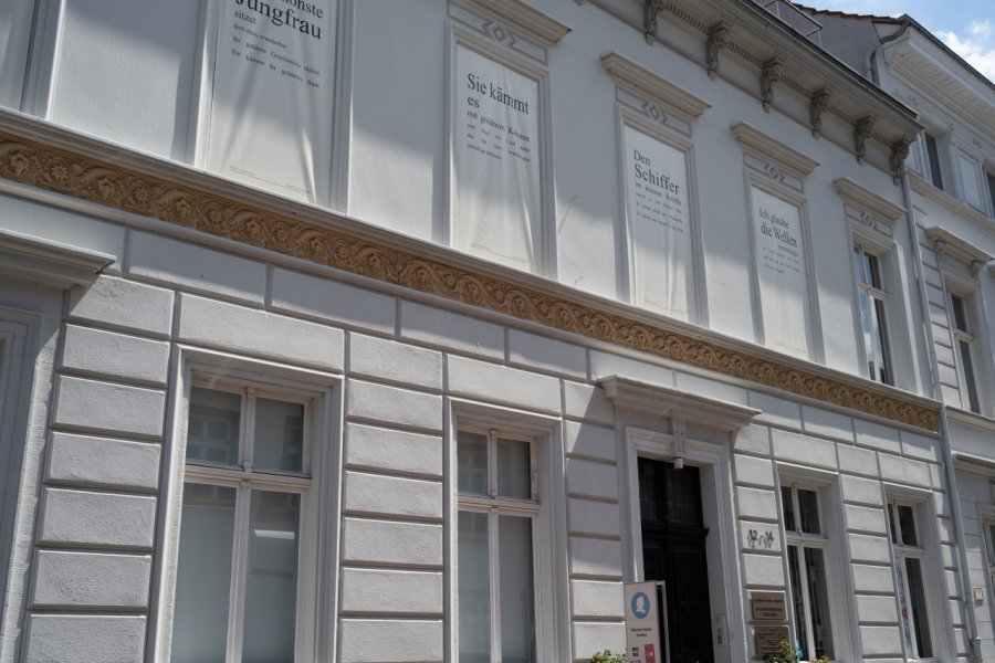 HEINRICH HEINE INSTITUT
