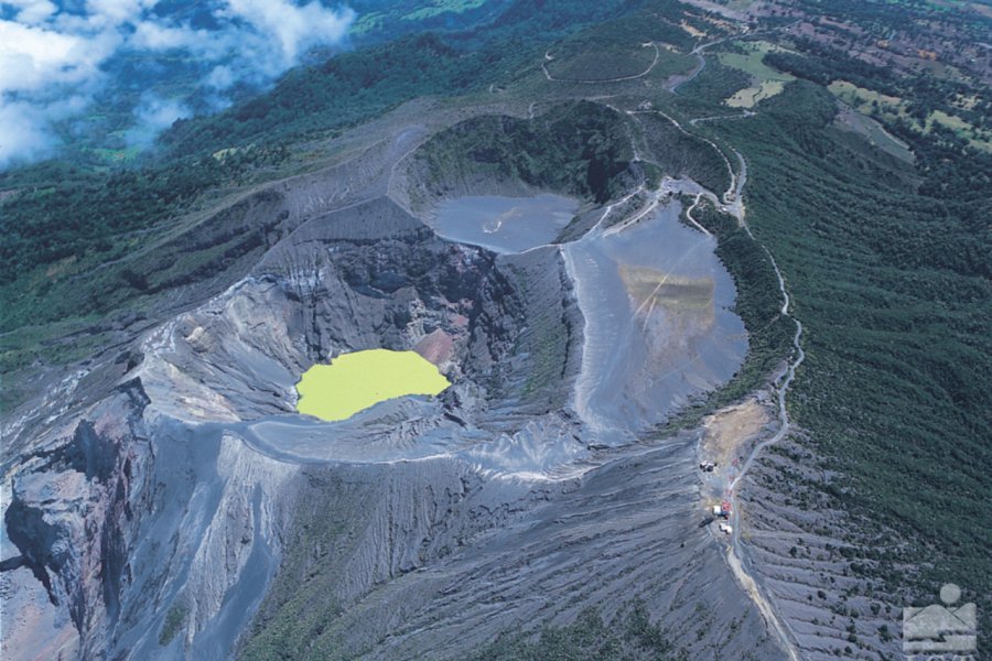 Vue aérienne du volcan Irazú ICT (Institut Costaricien de Tourisme)