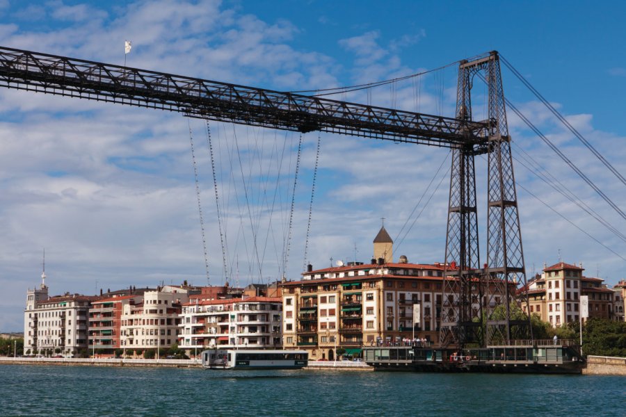 Le pont de Bizkaia (1893) conçu par Alberto de Palacio est le plus vieux pont transbordeur au monde, ce qui lui a valu d'être classé Patrimoine Mondial par l'Unesco. Philippe GUERSAN - Author's Image