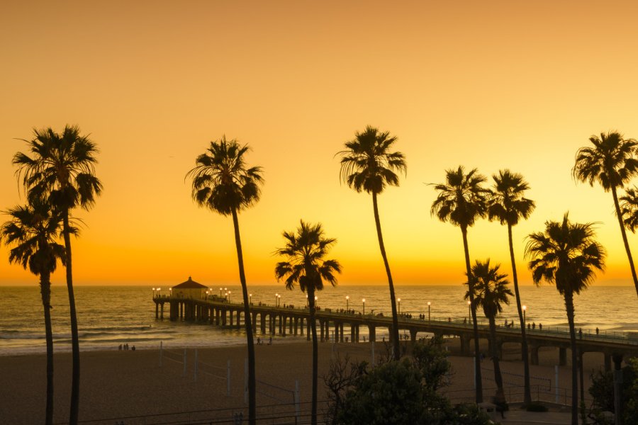 Coucher de soleil sur Manhattan Beach pier à Los Angeles. Chones - Shutterstock.com