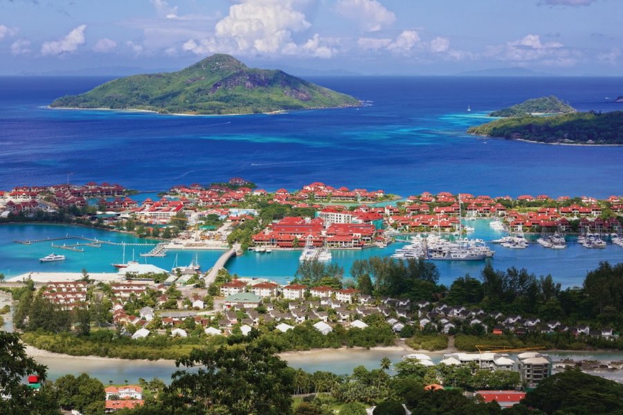 Panorama d'Eden Island et Sainte Anne. Barbara & Hartmut Röder  - Office du tourisme des Seychelles