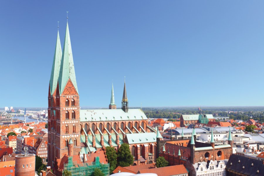 Vue de la ville de Lübeck. zoom-zoom - iStockphoto.com
