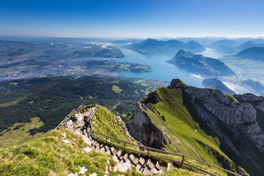 Vue des Alpes suisses depuis le mont Pilatus. Udompeter - Shutterstock.com