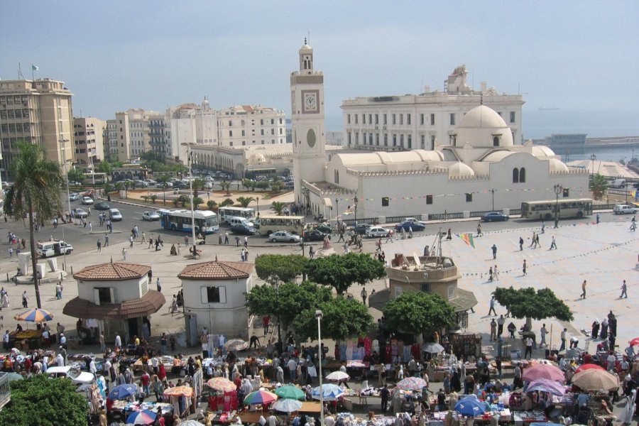La place des Martyrs et la mosquée El Djedid. Jean-Paul LABOURDETTE