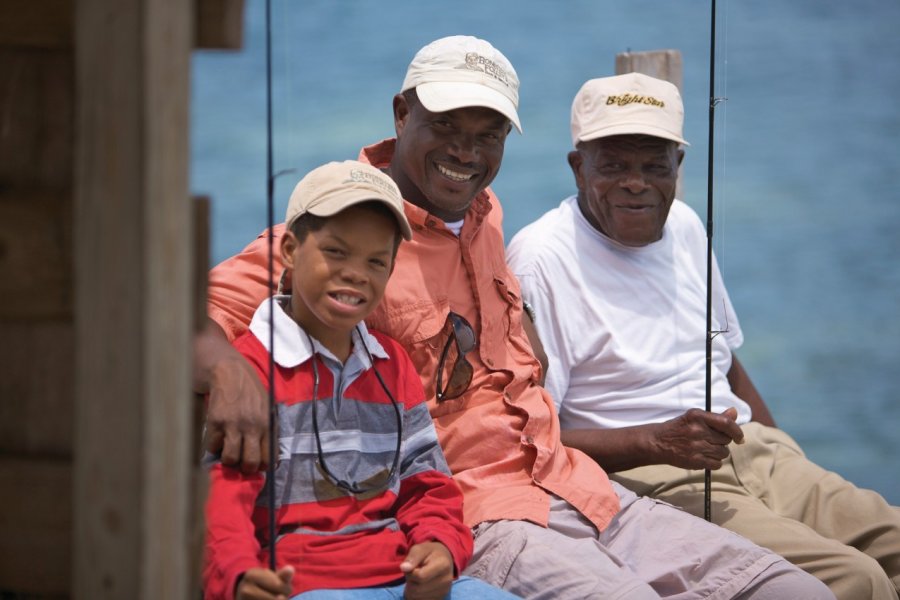 Famille de pêcheurs à West End. The Islands Of The Bahamas