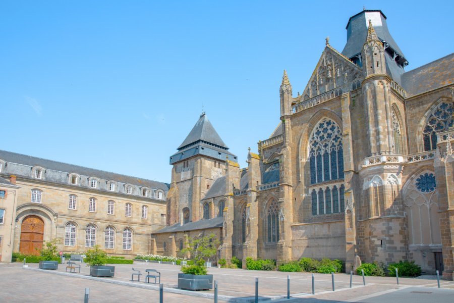LA BASILIQUE NOTRE-DAME-DE-L'ÉPINE