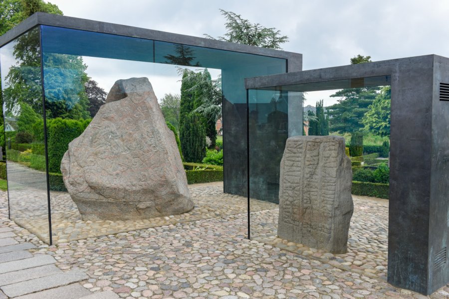 SITE COMMÉMORATIF ET FUNÉRAIRE DE JELLING (JELLING MONUMENTERNE)